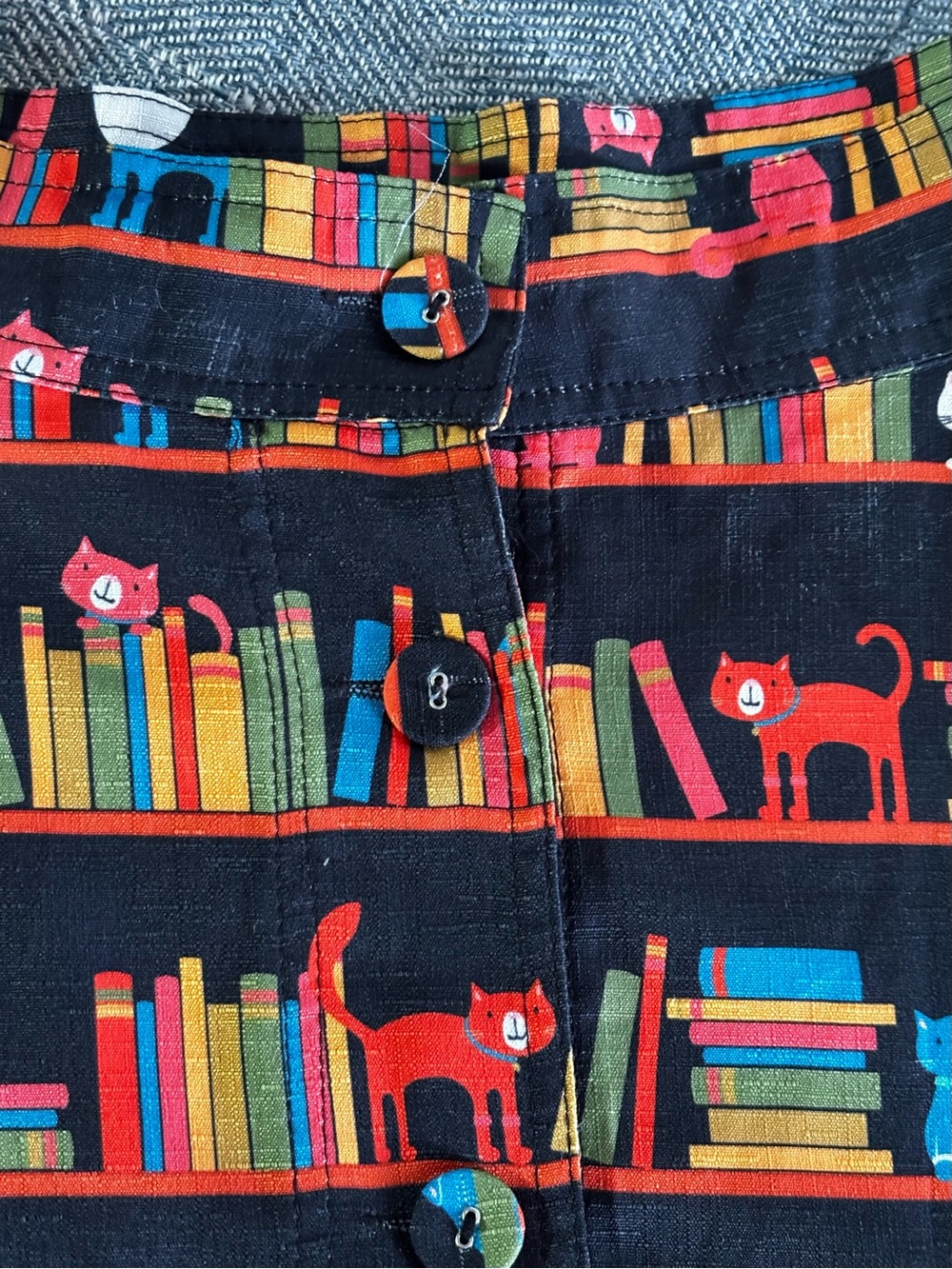 Unique Vintage Black Wrap Skirt Book Library & Cat Print Orange Yellow Blue - Picture 4 of 10